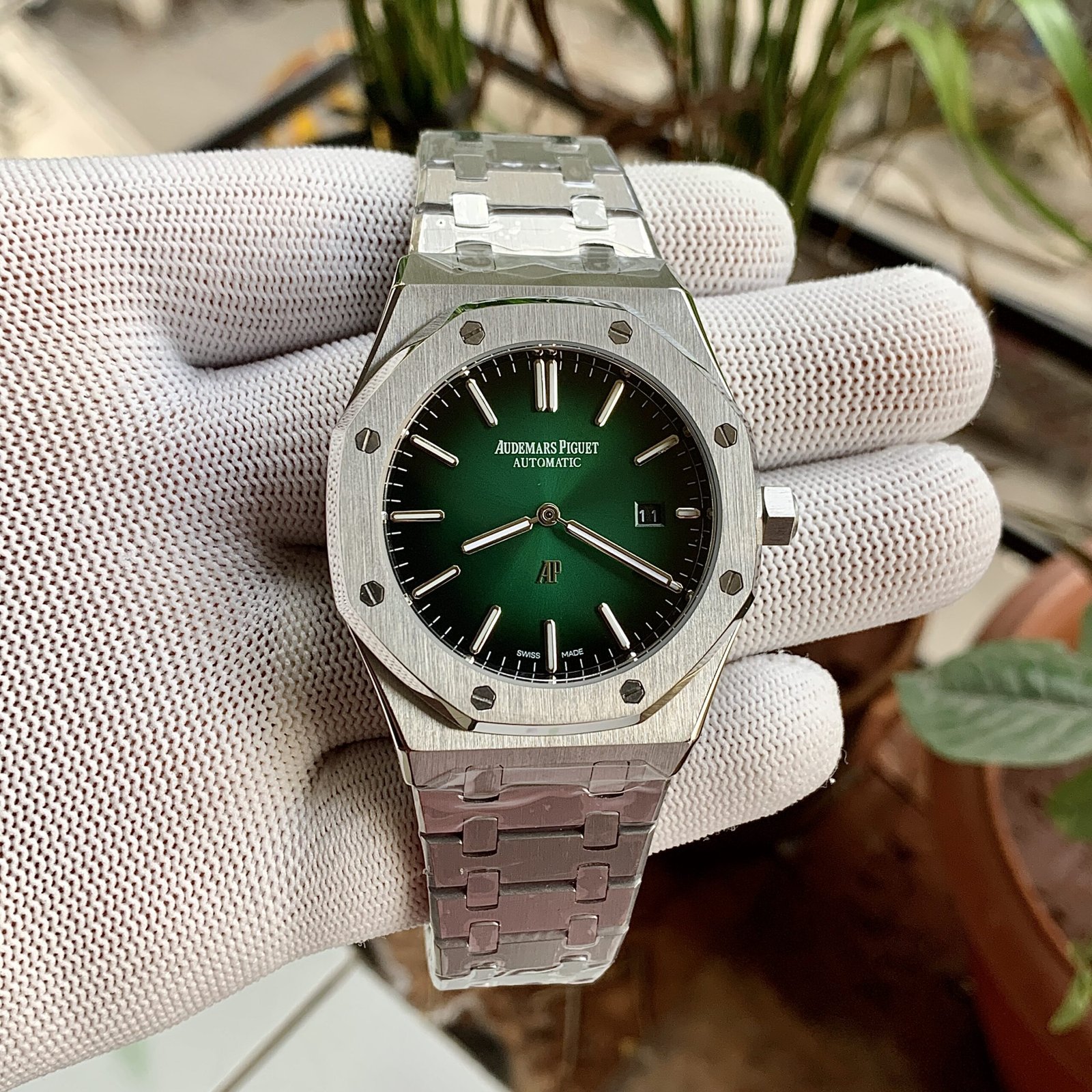 Audemars-Piguet-Royal-Oak-Jumbo-Green-Dial-1-laziofy Audemars Piguet Royal Oak Jumbo Green Dial First Copy Watch - Image 1