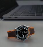 Omega Speedmaster Black Quartz Watch for Men - Image 3